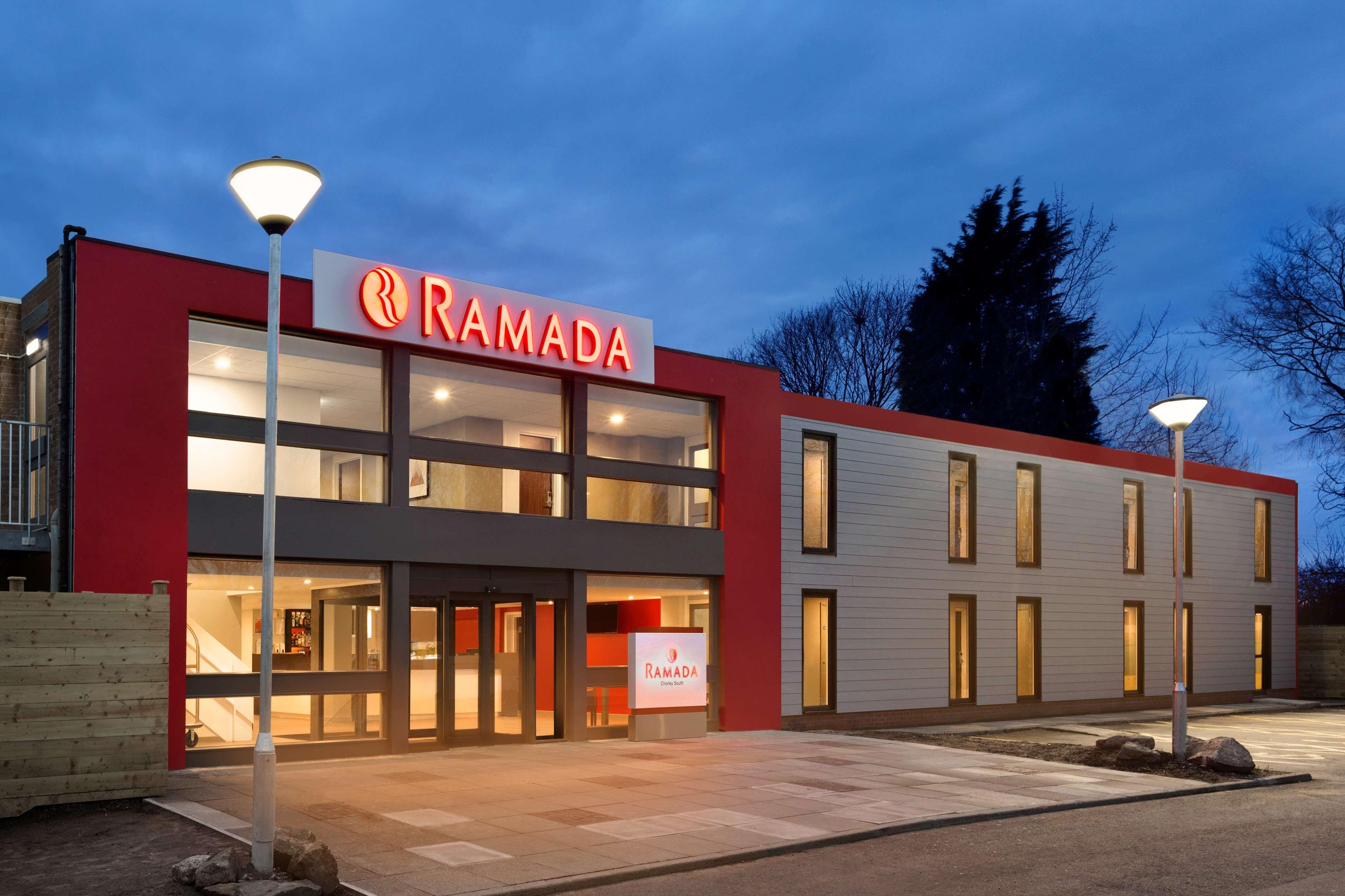 Hotel Ramada Chorley South Exterior foto